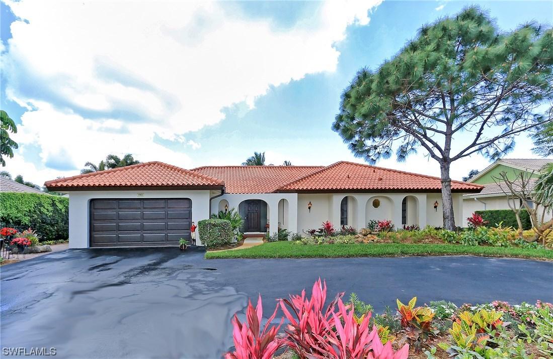 592 Pine Grove Ln., Naples, FL 34103