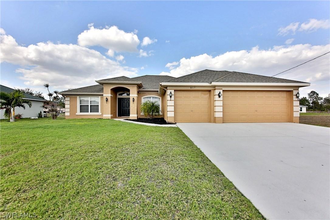 817 NE 44th Ln., Cape Coral, FL 33909