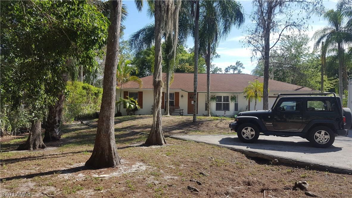 6076 Dogwood Way, Naples, FL 34116