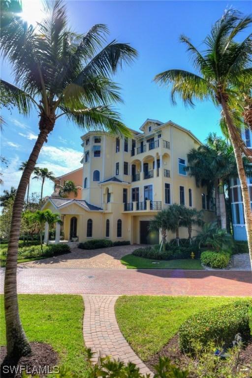 104 Bonaire Ln., Bonita Springs, FL 34134