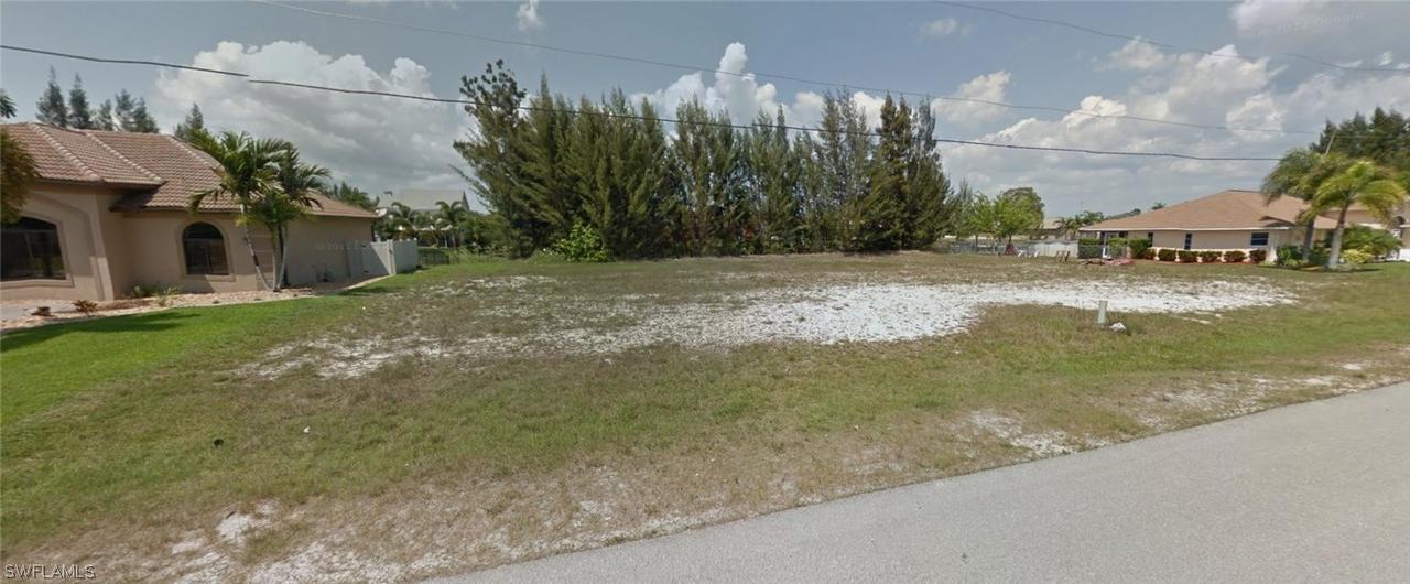 301 SE 21st Ln., Cape Coral, FL 33990