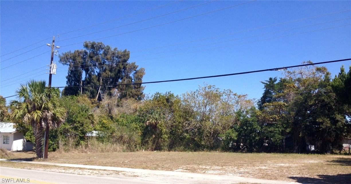 2431 Shadowlawn Dr., Naples, FL 34112