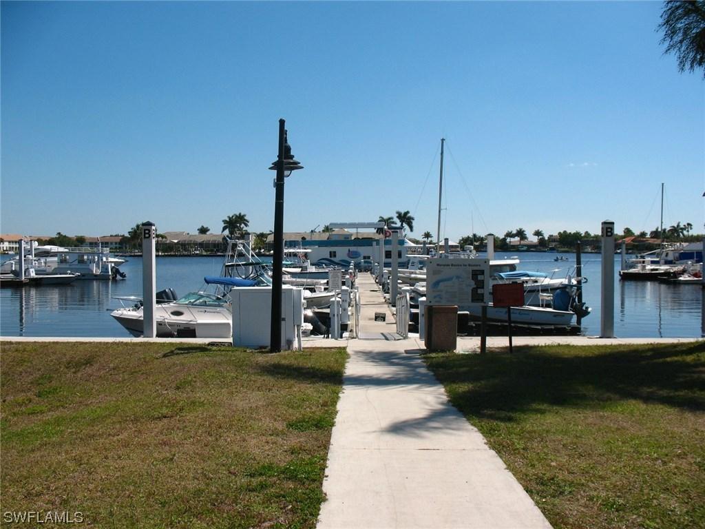 525 Newport Dr., Naples, FL 34114