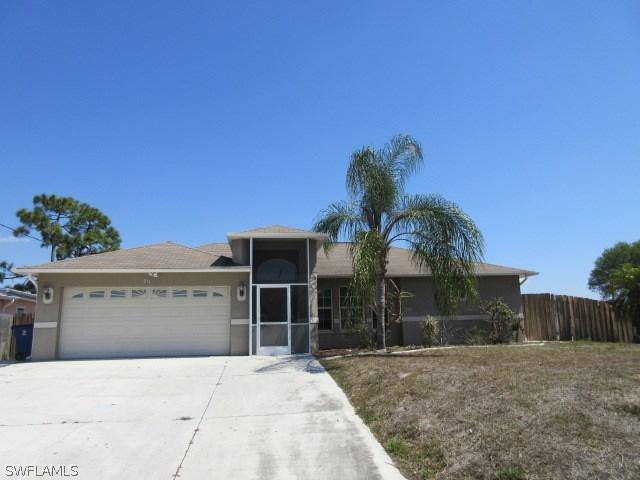 918 Alvin Ave., Lehigh Acres, FL 33971