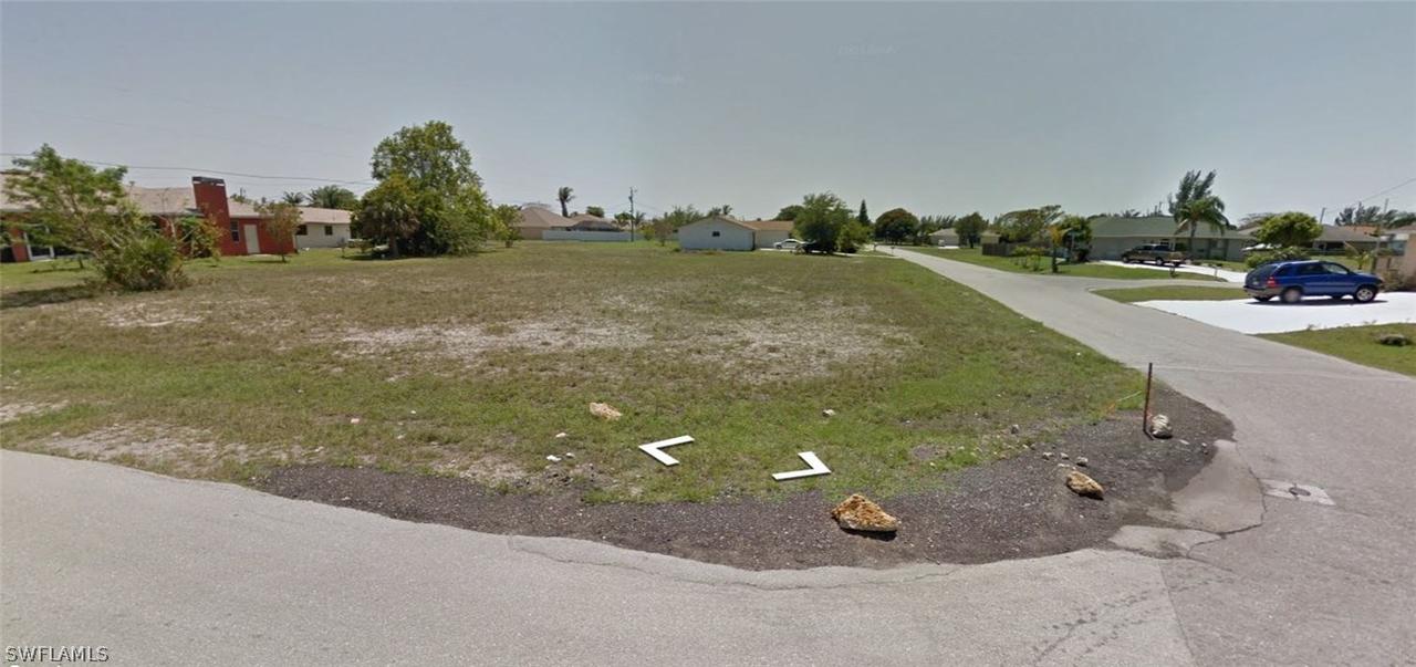 2605 SE 4th Ave., Cape Coral, FL 33904