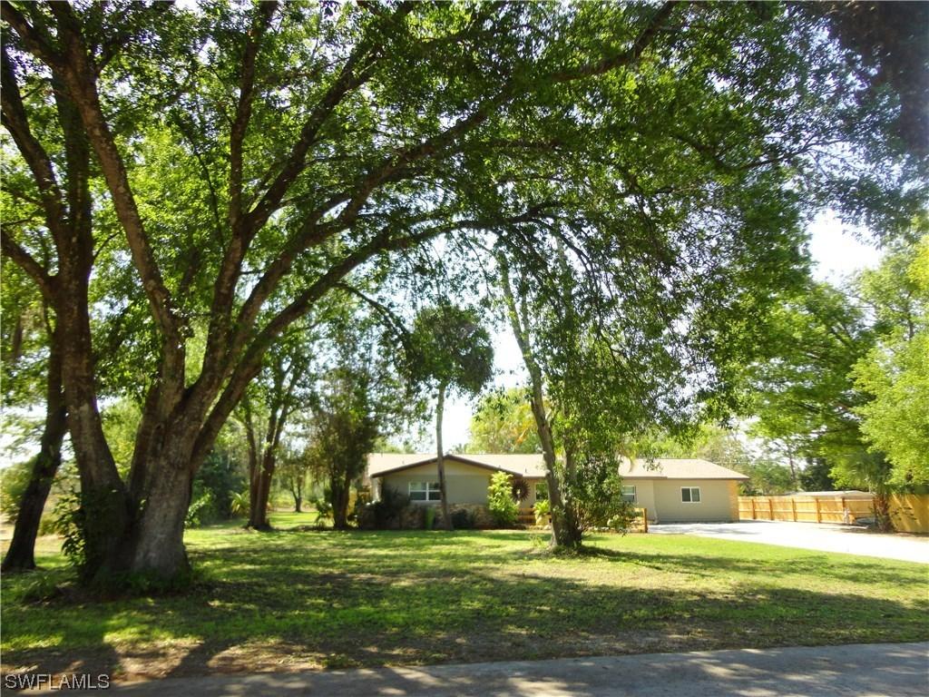 4090 Woodbrier Dr., Fort Myers, FL 33905