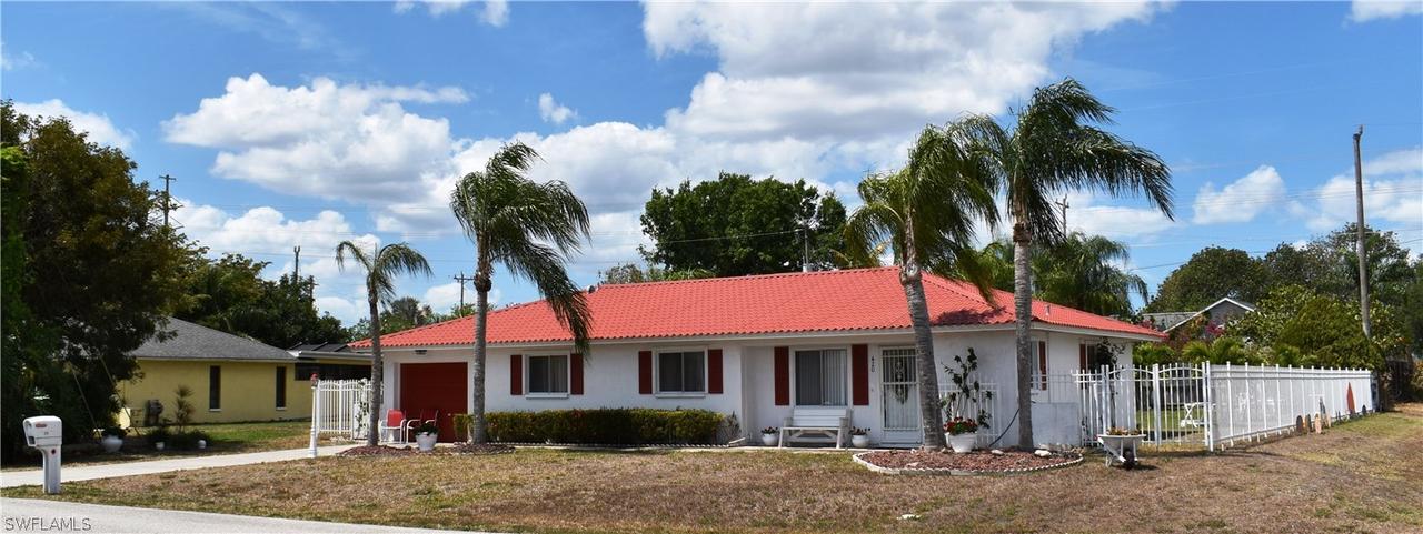 420 SE Santa Barbara Pl., Cape Coral, FL 33990