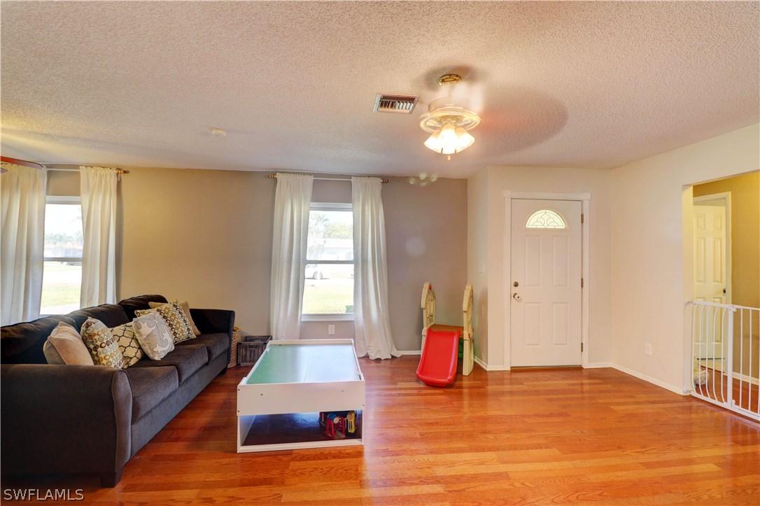 2704 SE 12th Pl., Cape Coral, FL 33904