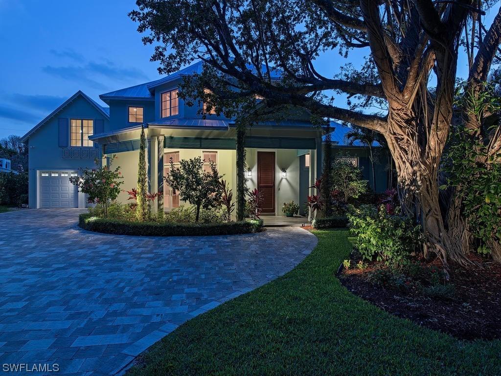 654 Broad Ct., Naples, FL 34102