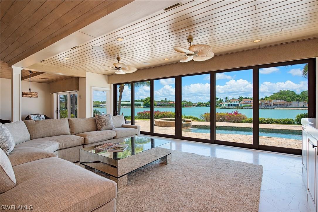 4155 Cutlass Ln., Naples, FL 34102