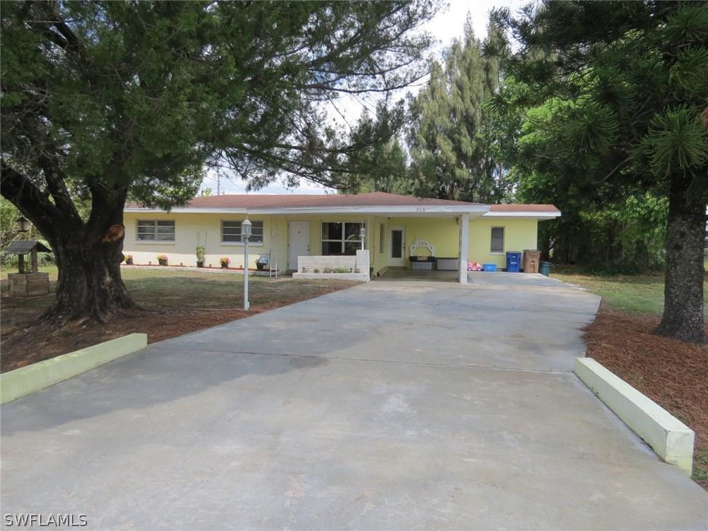 705 Monroe Dr., Lehigh Acres, FL 33936