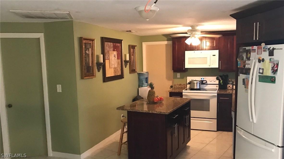 305 Schoolside Dr., Lehigh Acres, FL 33936