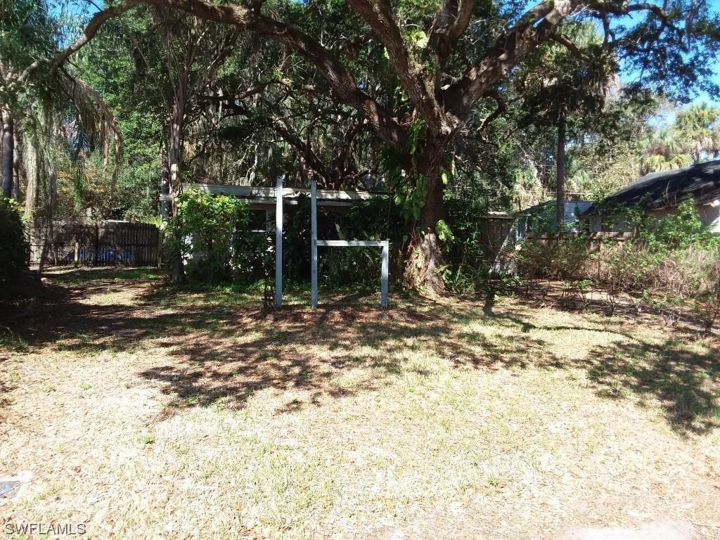 219 Avacado Ct., Fort Myers, FL 33905