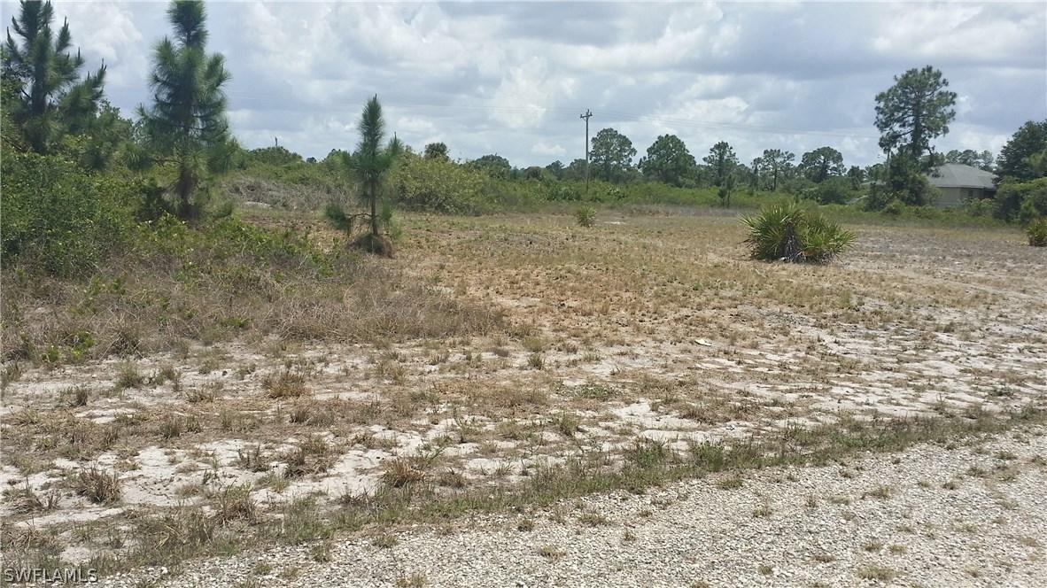 421 Fernwood Ave., Lehigh Acres, FL 33974