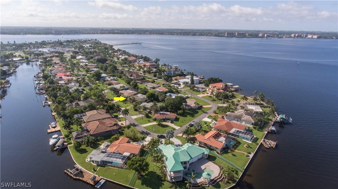 934 Dolphin Dr., Cape Coral, FL 33904