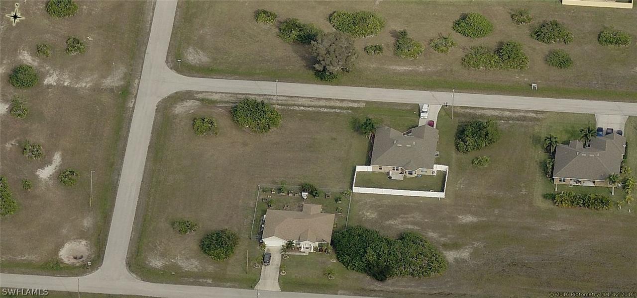 422 NW 18th Ter., Cape Coral, FL 33993