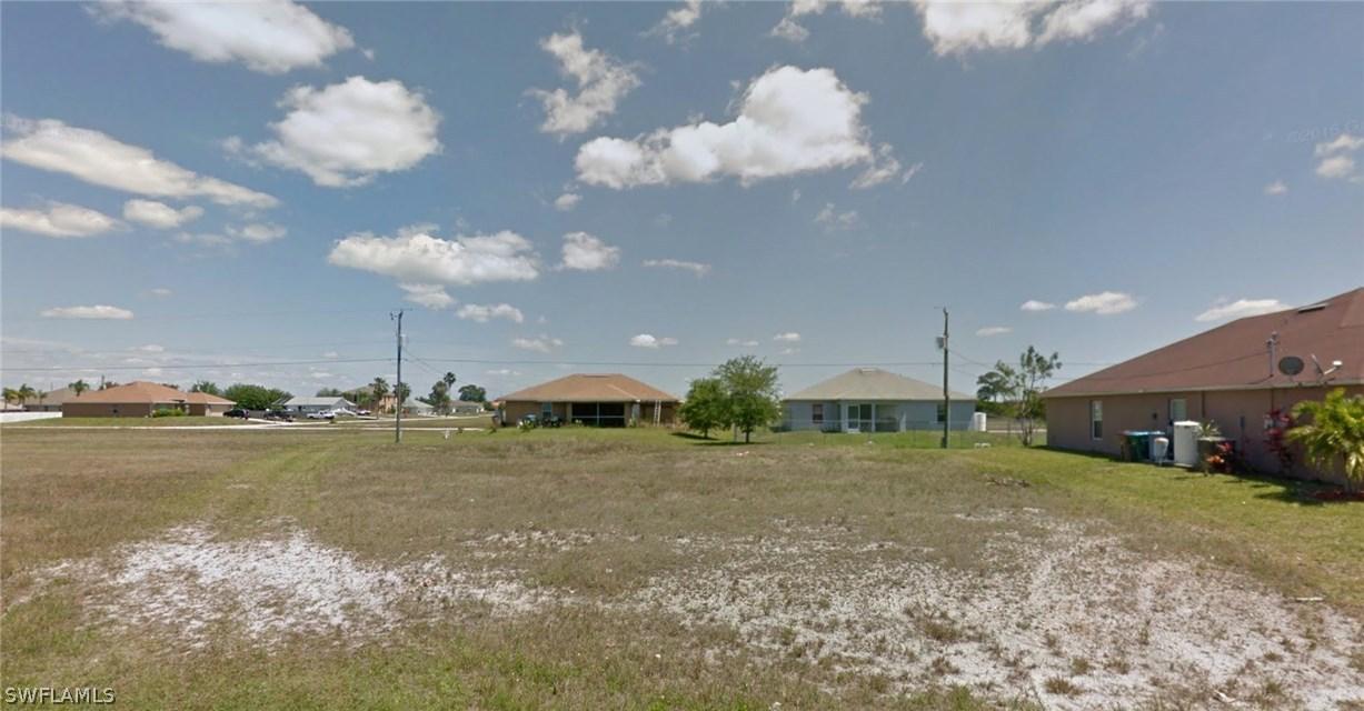 1215 NE 2nd Pl., Cape Coral, FL 33909