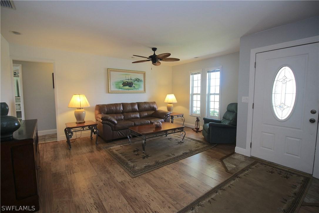 318 NE 20th St., Cape Coral, FL 33909