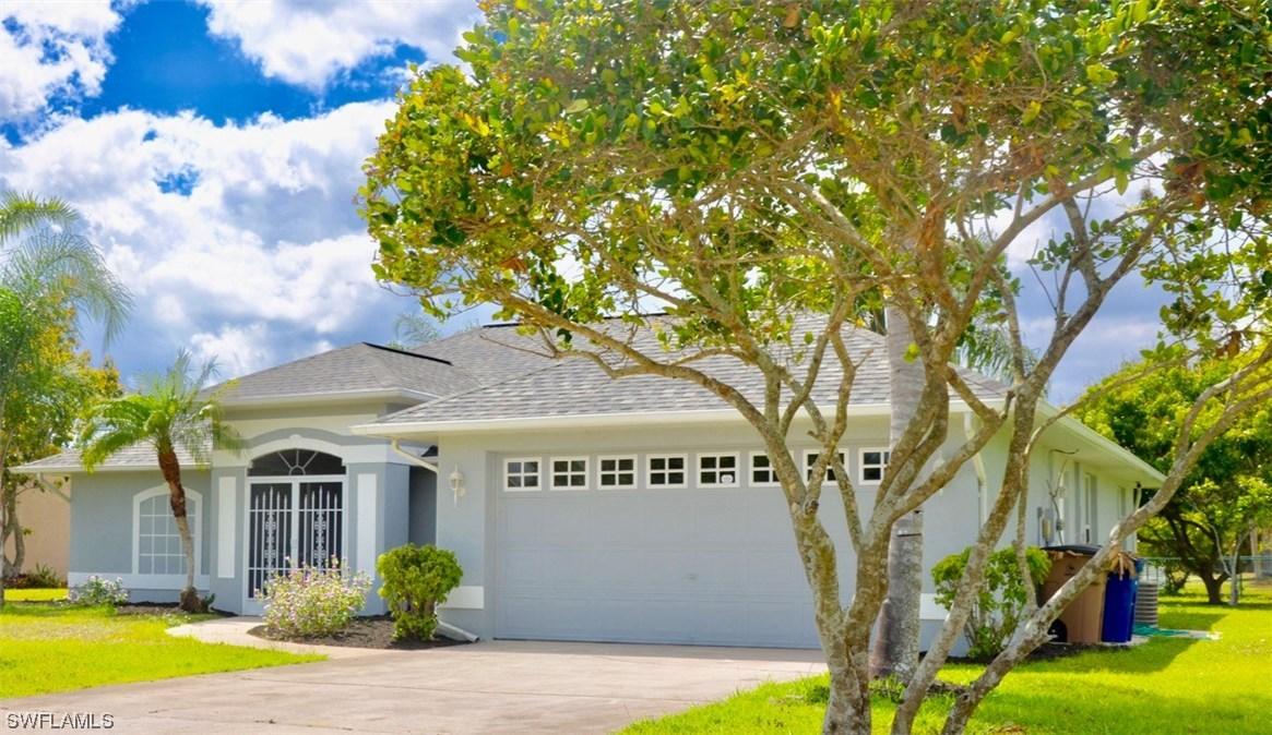 574 Charwood Ave., Lehigh Acres, FL 33974