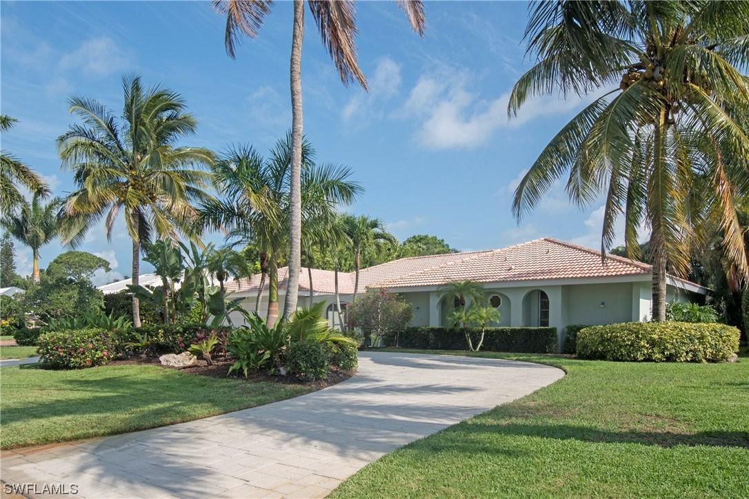 571 Neapolitan Ln., Naples, FL 34103