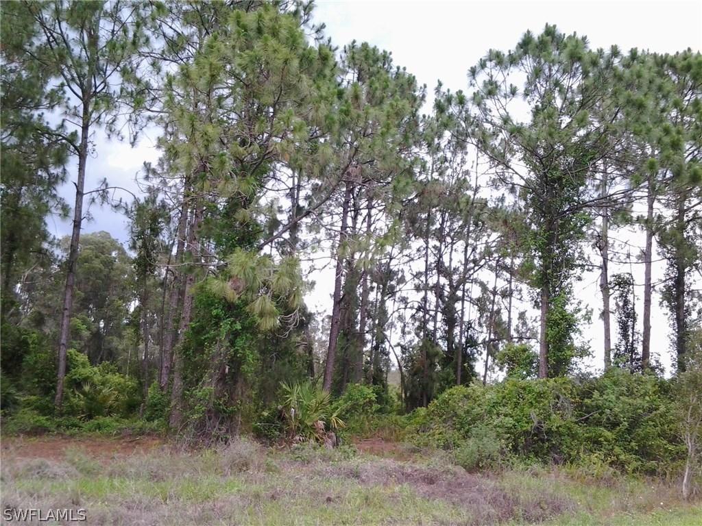 749 Bobolink Ave., Lehigh Acres, FL 33974