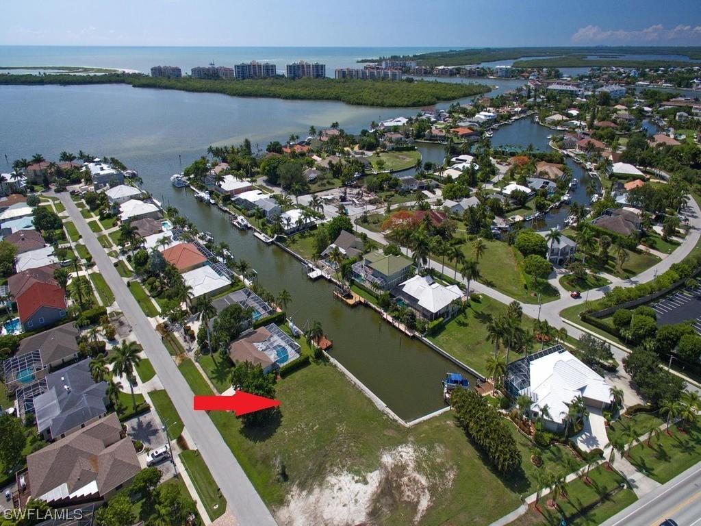 854 Perrine Ct., Marco Island, FL 34145