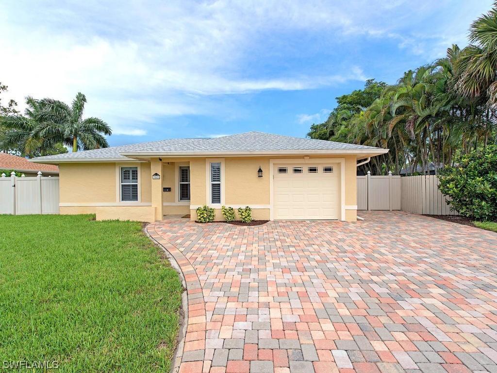 3582 Santiago Way, Naples, FL 34105