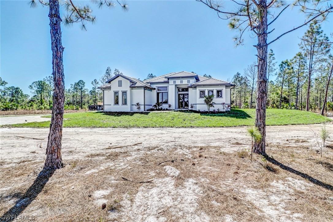 392 24th Ave., Naples, FL 34120