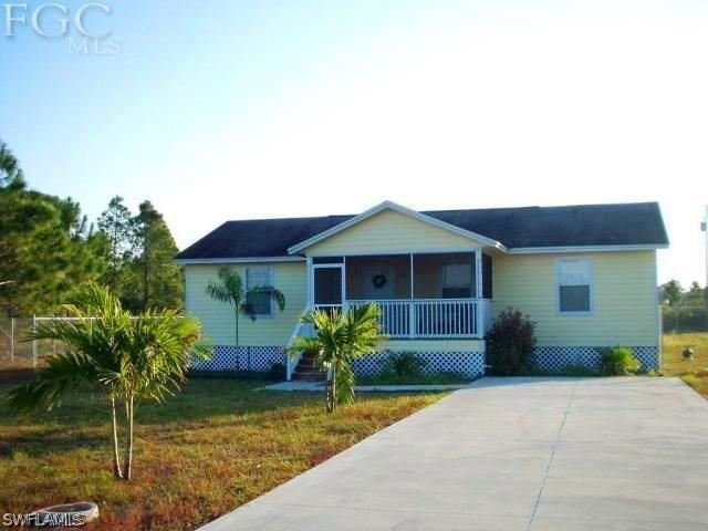 1102 Oak Ave., Lehigh Acres, FL 33972