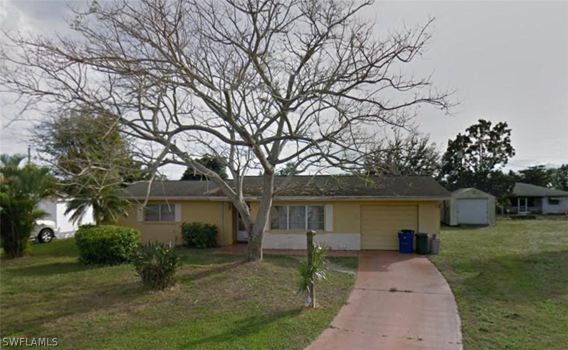 1518 Lindale Cir., Lehigh Acres, FL 33936