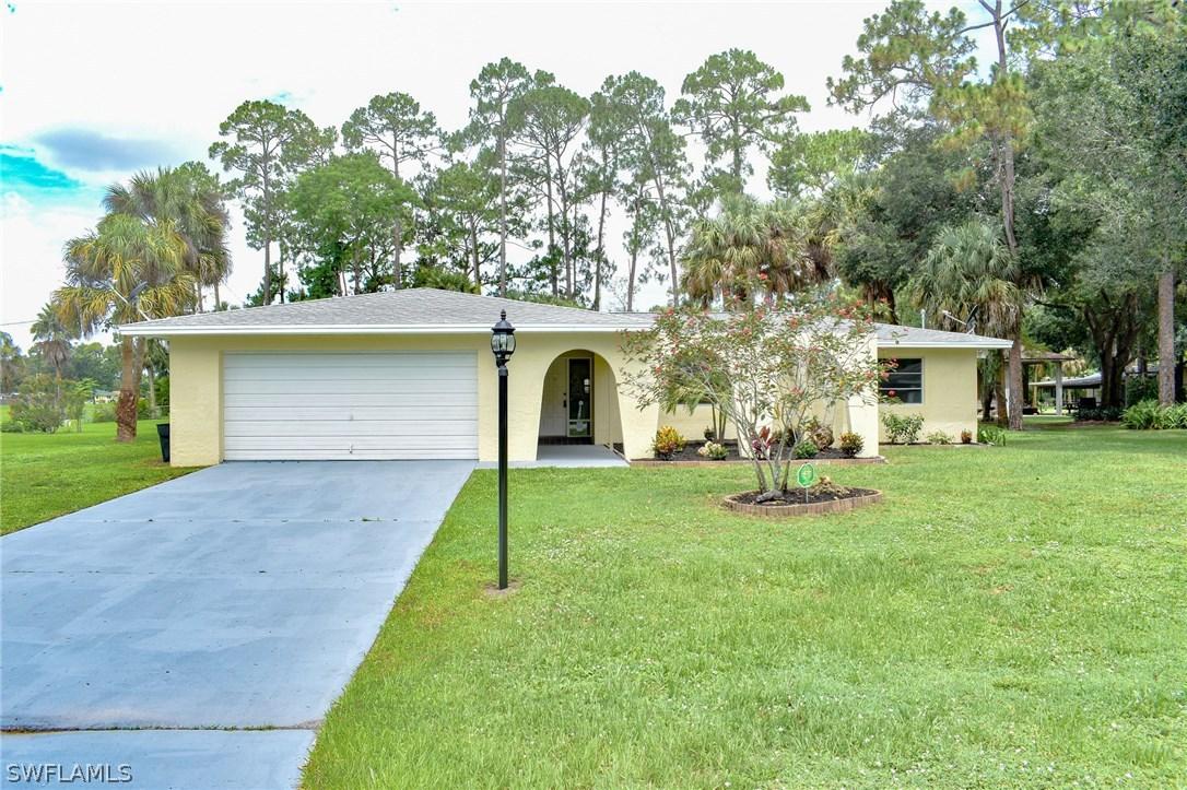 203 Lake Ave., Lehigh Acres, FL 33936