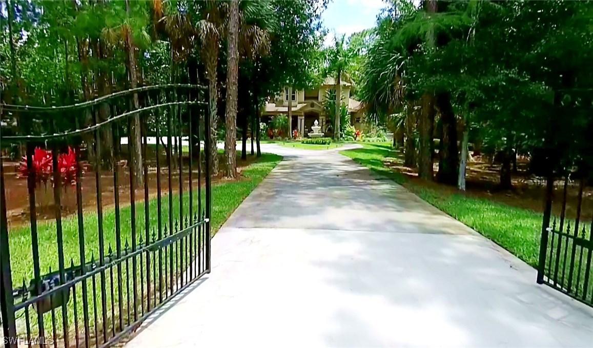 4330 7th Ave., Naples, FL 34119