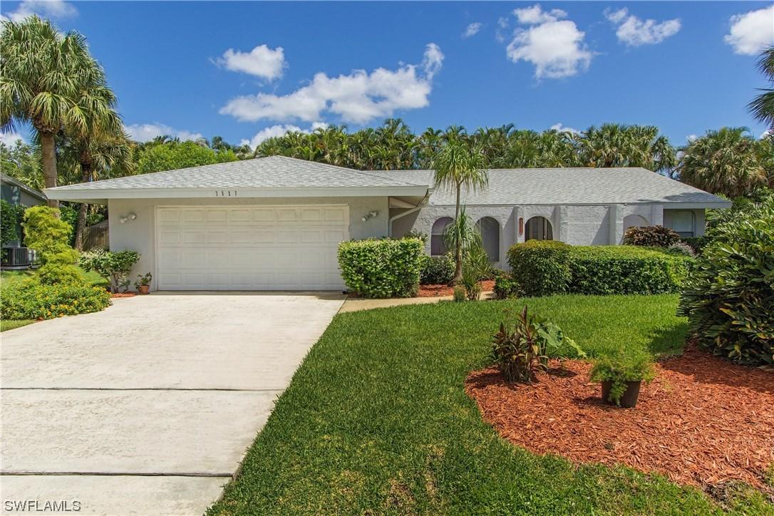 2537 Outrigger Ln., Naples, FL 34104