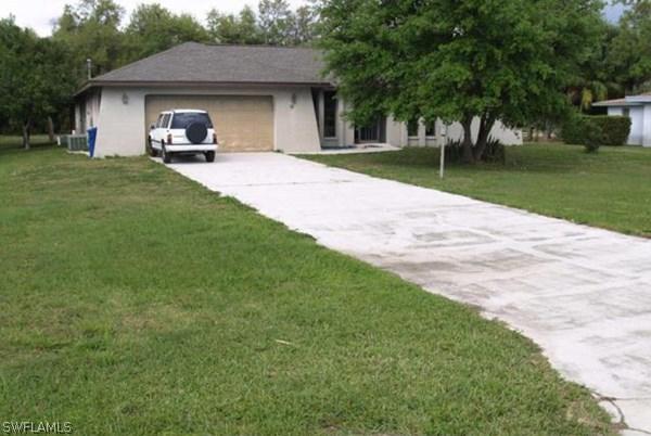 81 Aqua Ln., North Fort Myers, FL 33903