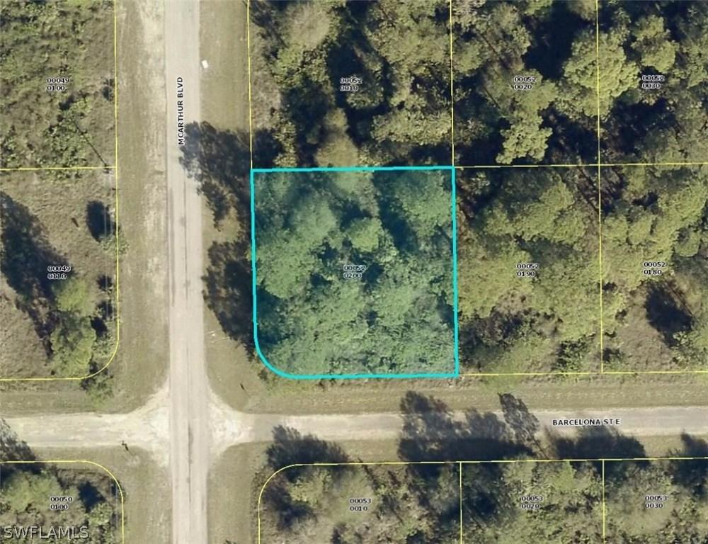 1009 Barcelona St., Lehigh Acres, FL 33974