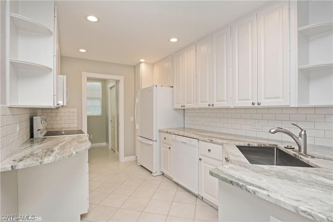 5815 Cove Cir. #10, Naples, FL 34119