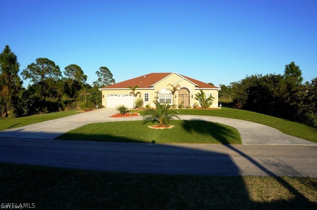 916 Calvin Ave., Lehigh Acres, FL 33972