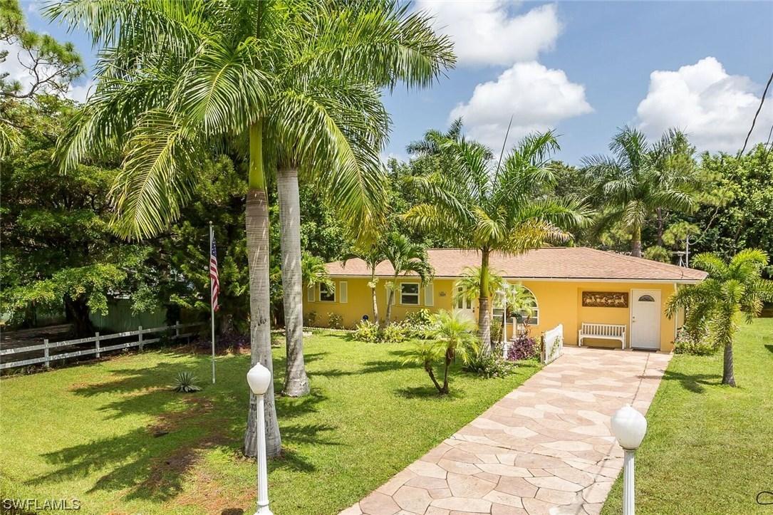 5229 Cypress Ln., Naples, FL 34113