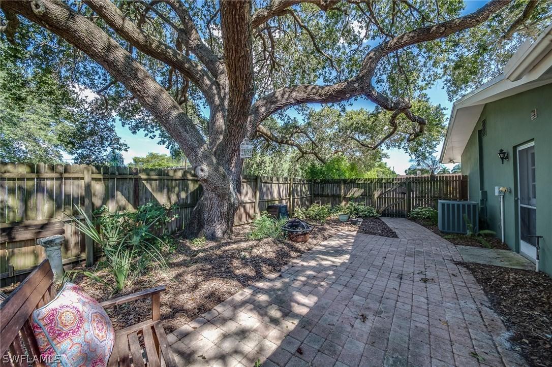 1376 Burtwood Dr., Fort Myers, FL 33901