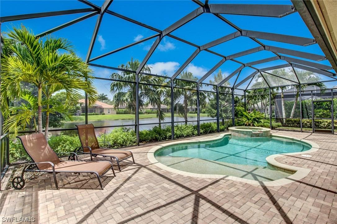 302 Saddlebrook Ln., Naples, FL 34110