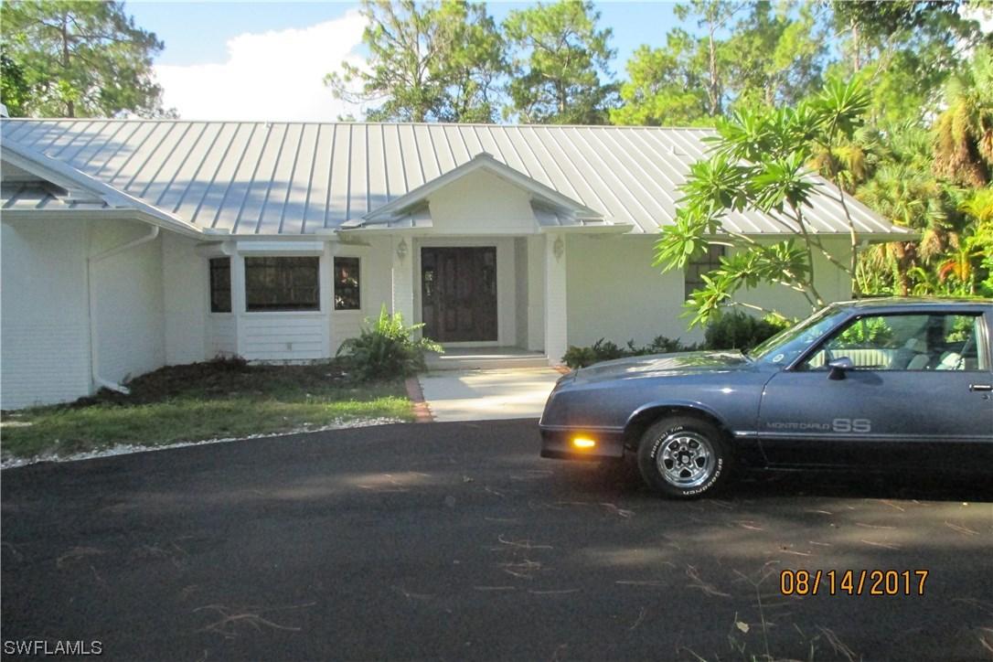 6010 Standing Oaks Ln., Naples, FL 34119