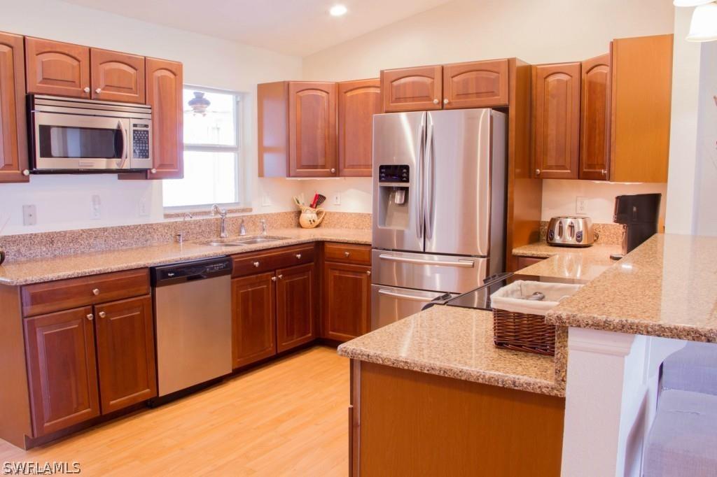 832 SW 37th Ter., Cape Coral, FL 33914