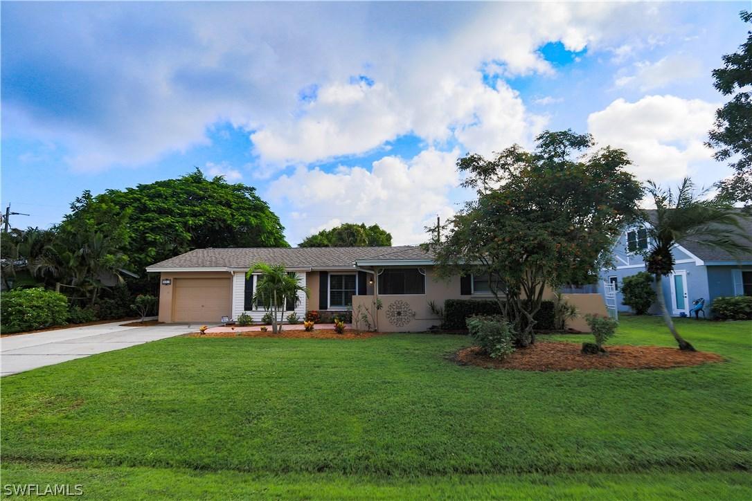831 Entrada Dr., Fort Myers, FL 33919