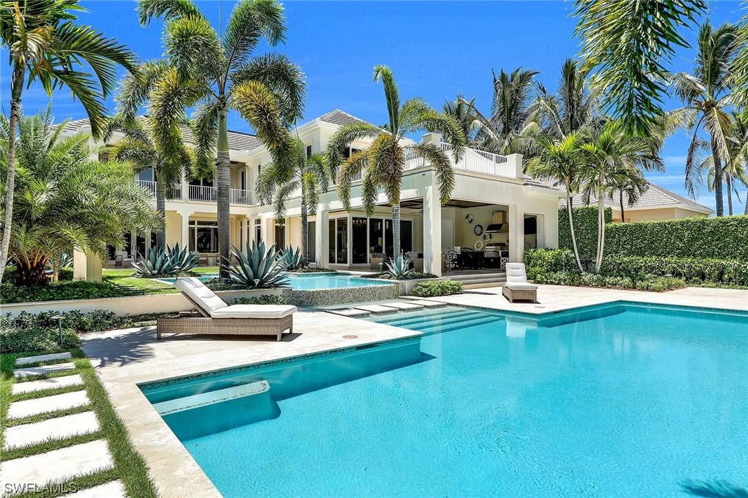 1055 Spyglass Ln., Naples, FL 34102