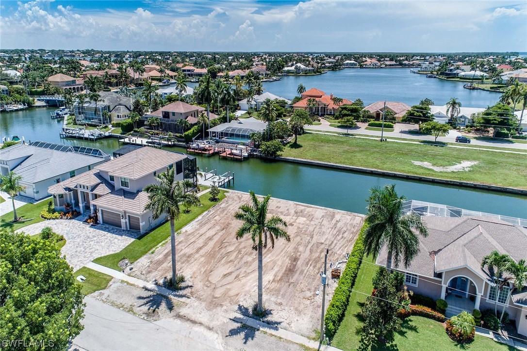 1261 Antigua Ct., Marco Island, FL 34145