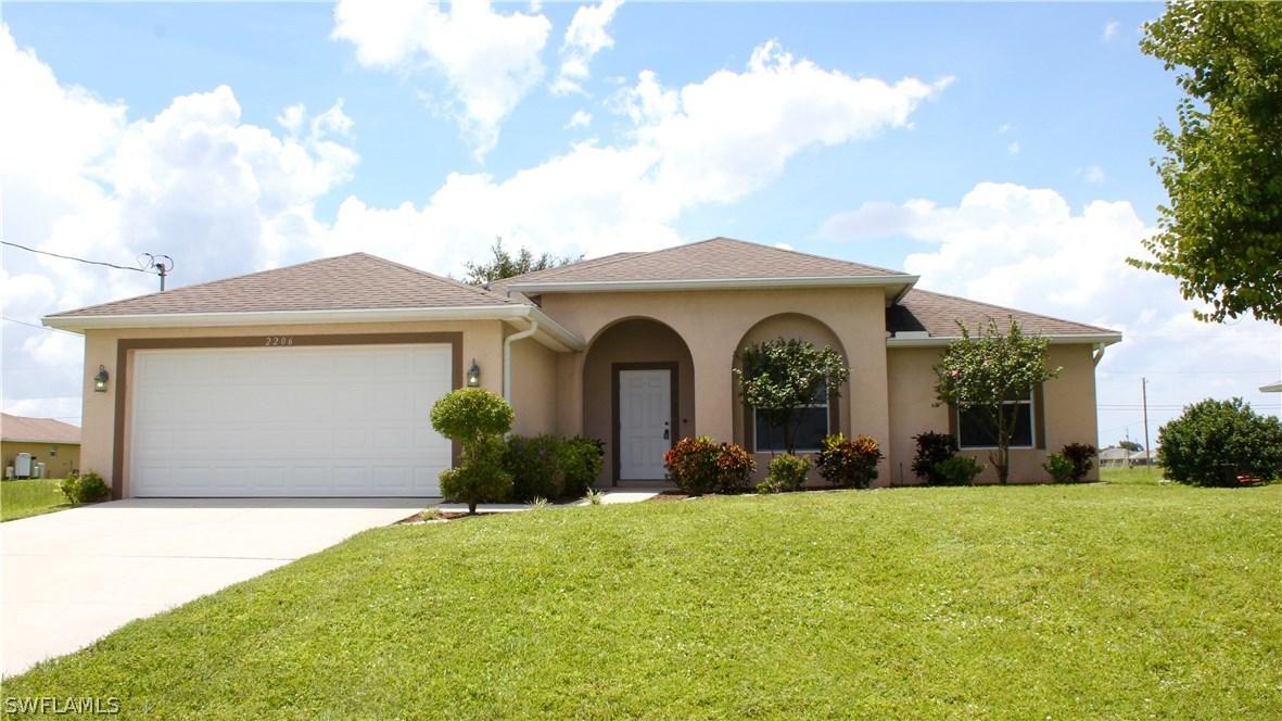 2206 NE 15th Ter., Cape Coral, FL 33909