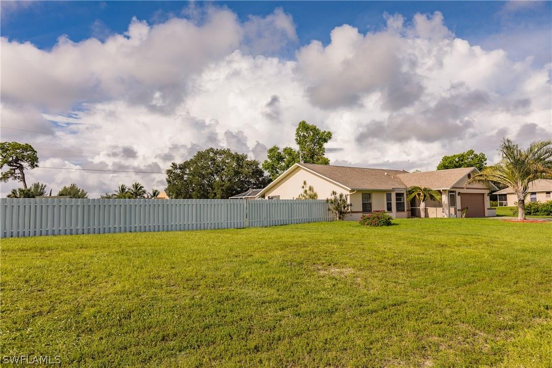 828 SW 17th Ter., Cape Coral, FL 33991