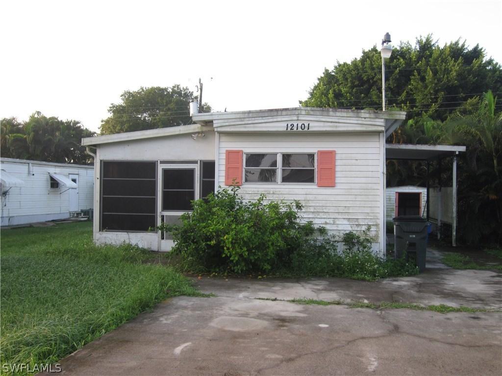 12101 Live Oak Dr., Fort Myers, FL 33908