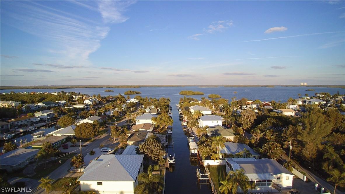 143 Driftwood Ln., Fort Myers Beach, FL 33931