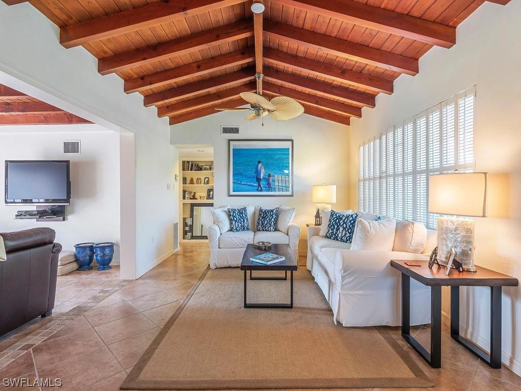 696 3rd St., Naples, FL 34102